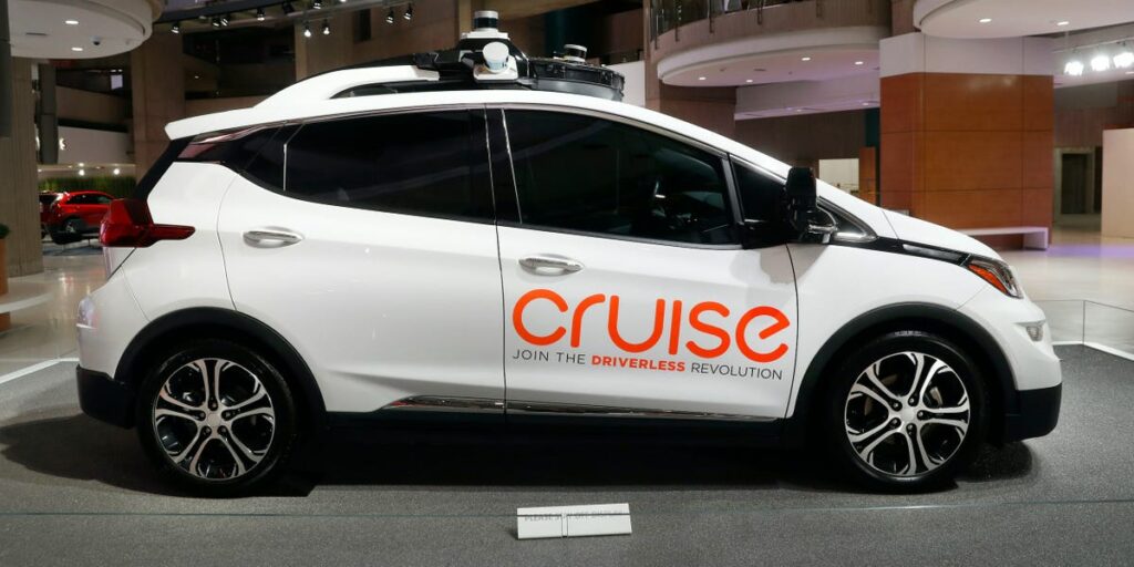 firefighters-forced-to-smash-window-of-driverless-cruise-taxi-to-stop-it