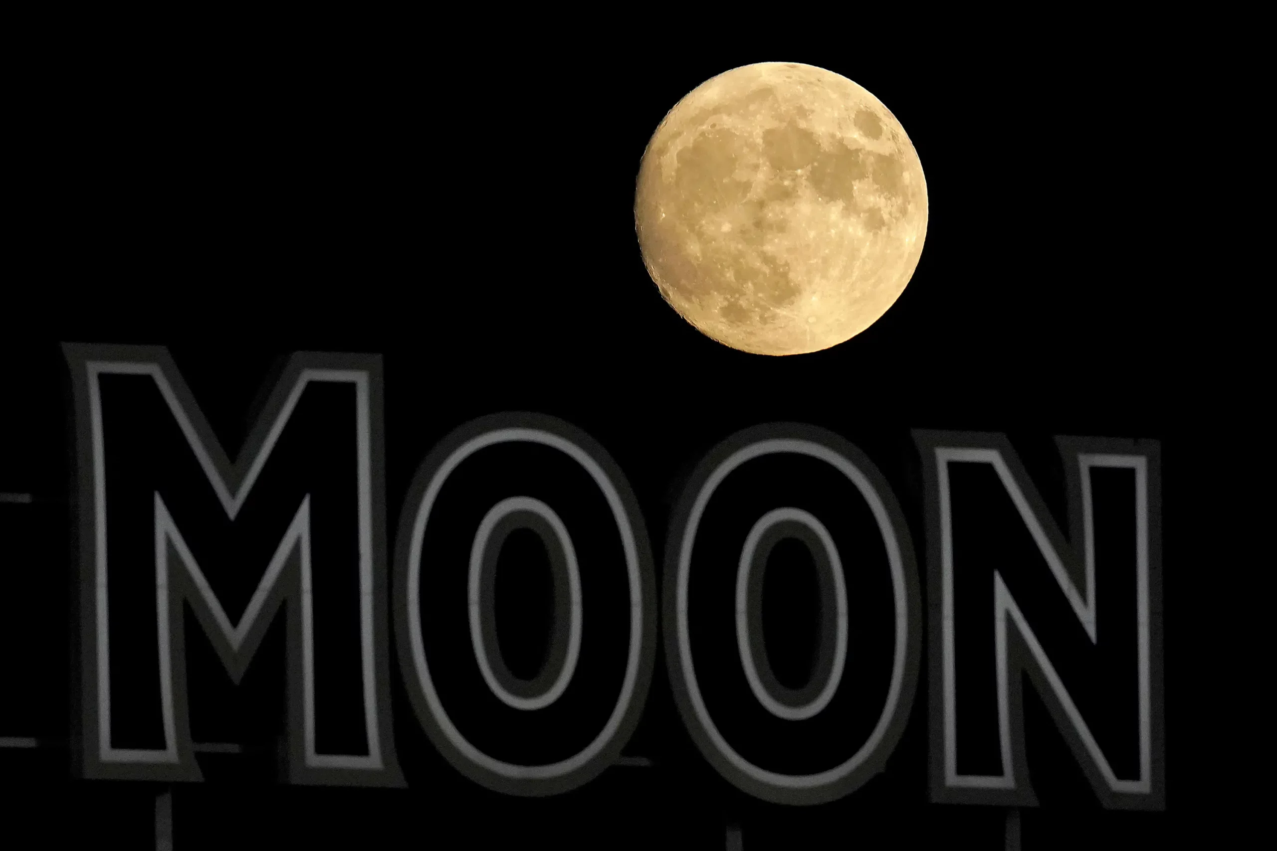europe-pushing-for-lunar-time-zone