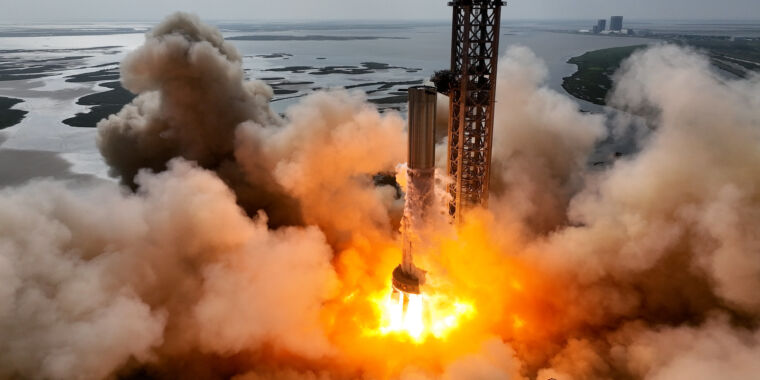 spacex-moves-starship-to-launch-site,-and-liftoff-could-be-just-days-away