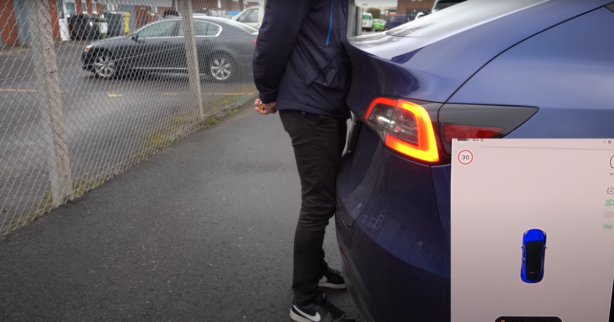 tesla-removes-parking-sensors,-the-results-are-predictably-terrible