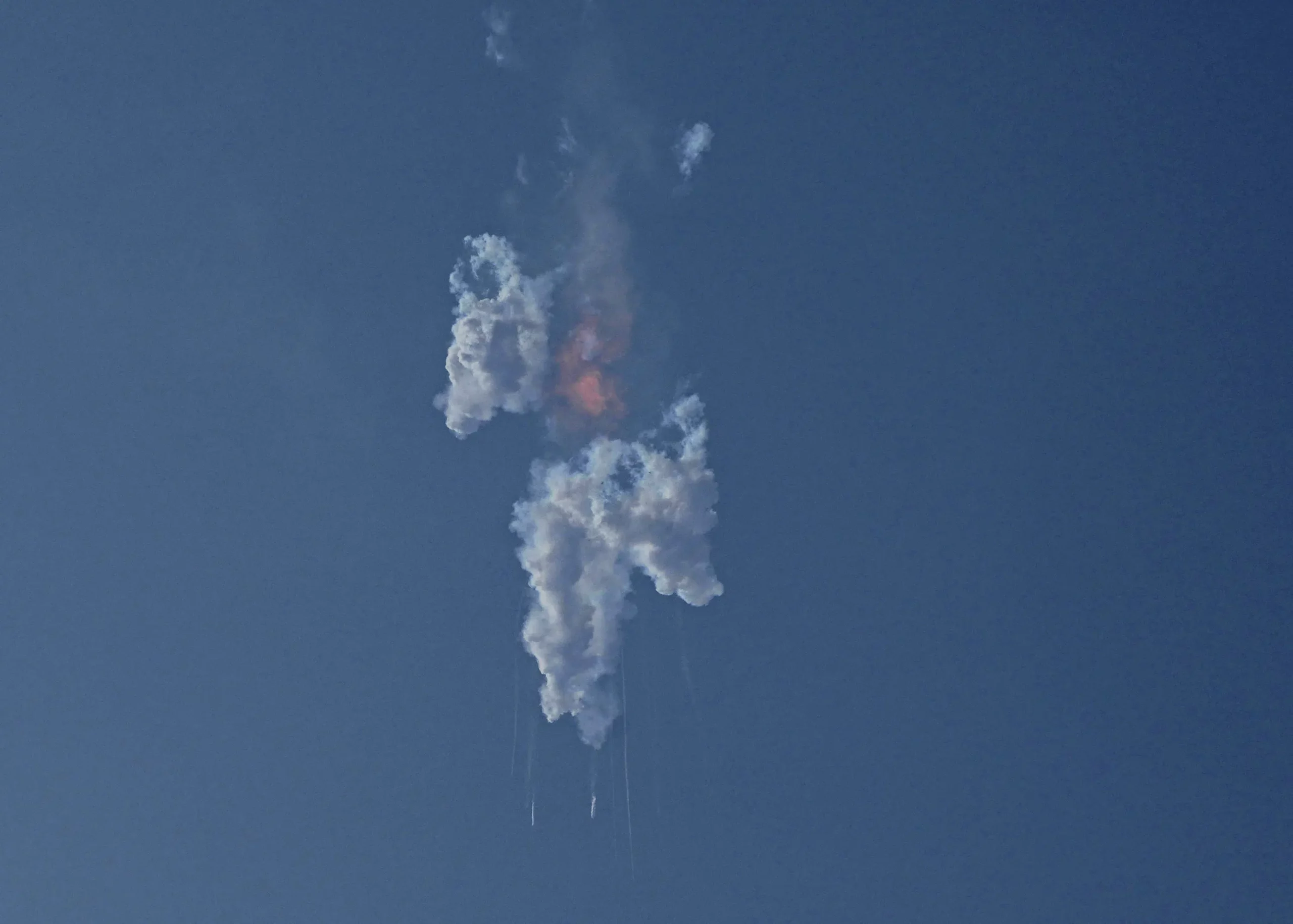 spacex-giant-rocket-explodes-minutes-after-launch-from-texas