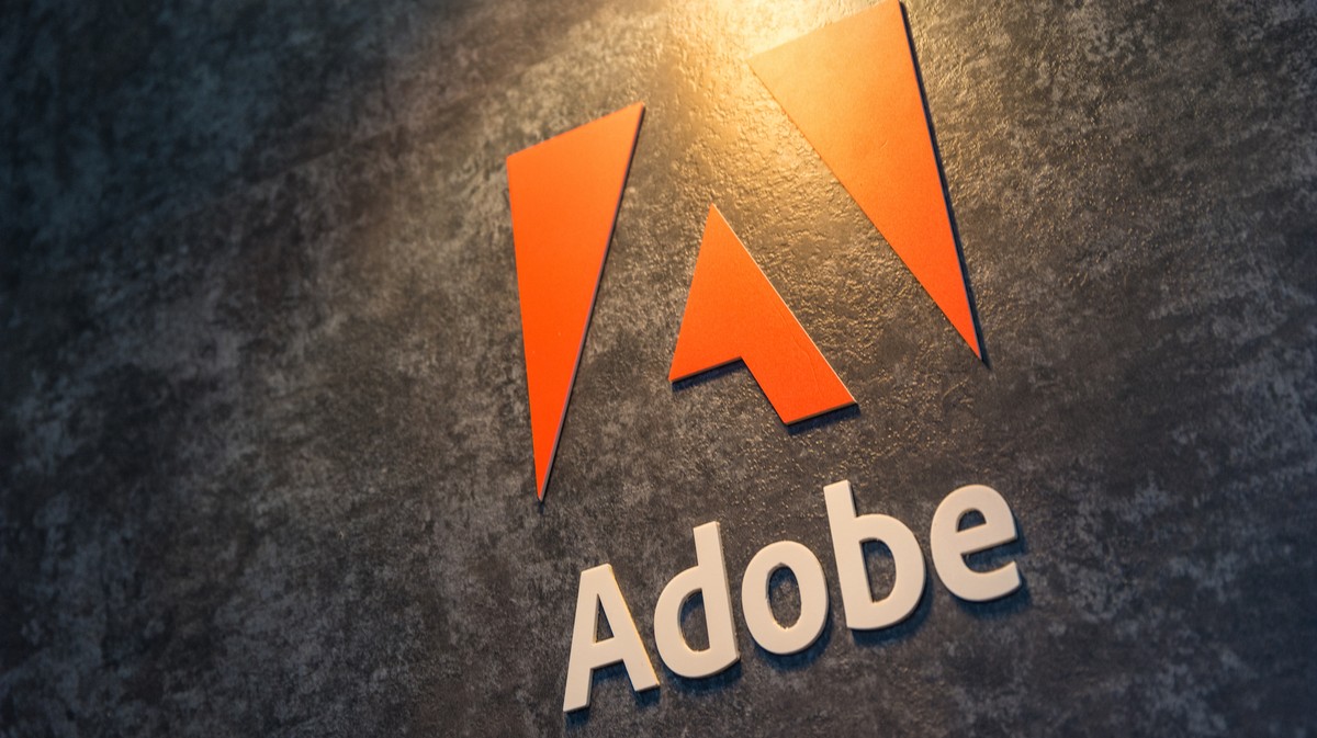 adobe-tells-users-they-can-get-sued-for-using-old-versions-of-photoshop