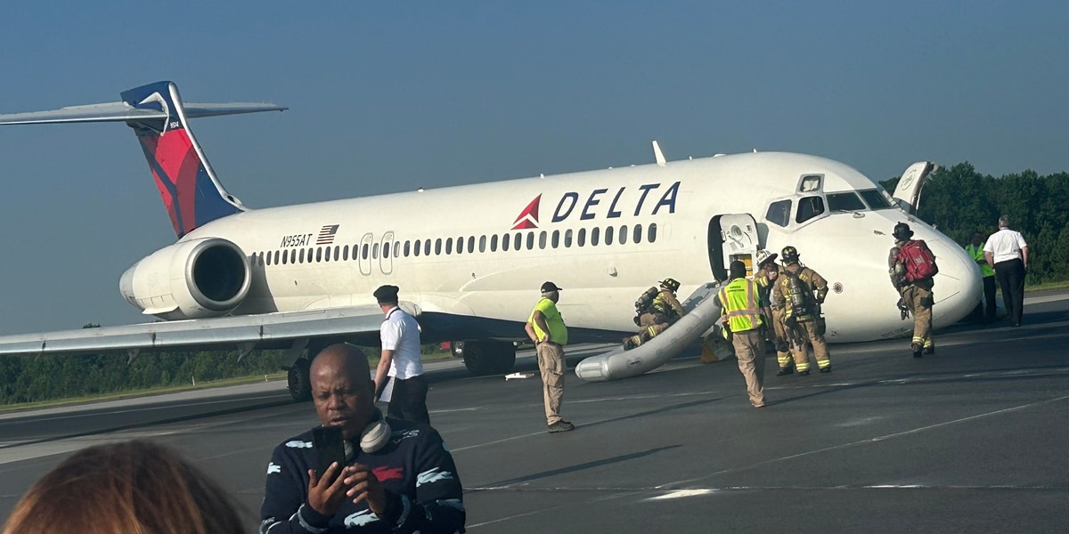 delta-flight-lands-in-charlotte-without-front-landing-gear