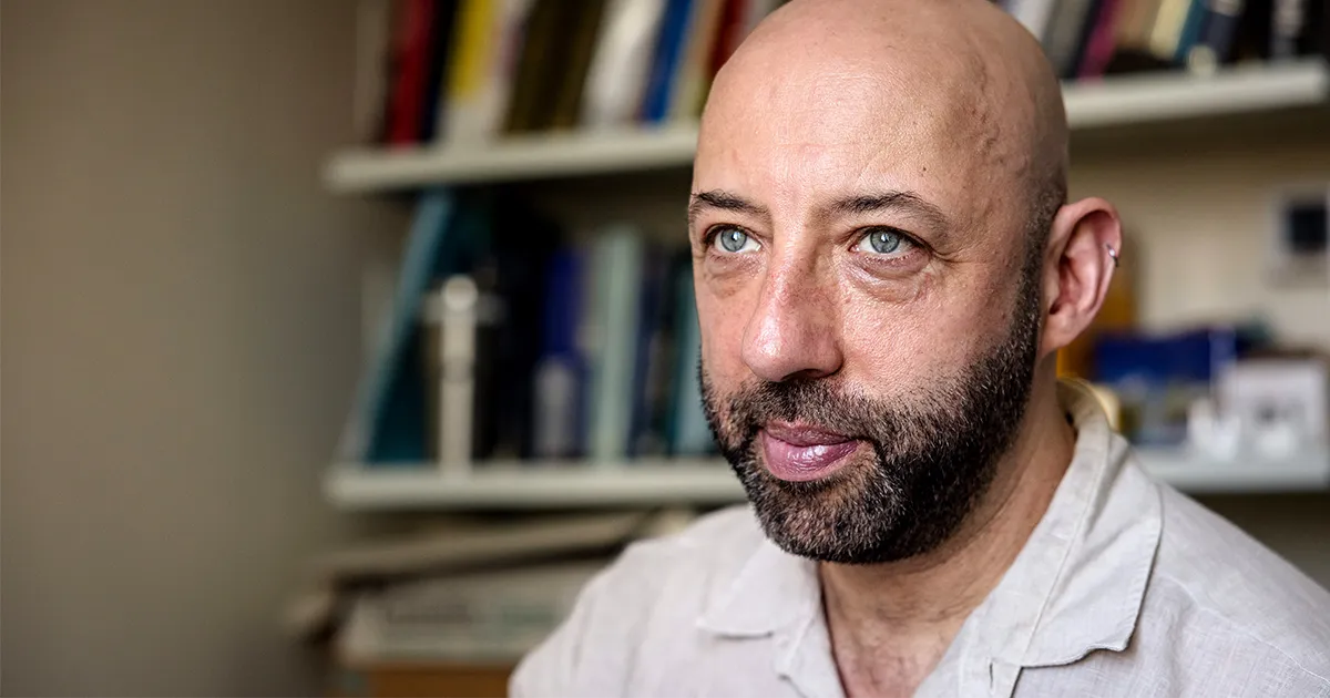 a-physicist-who-bets-that-gravity-can’t-be-quantized