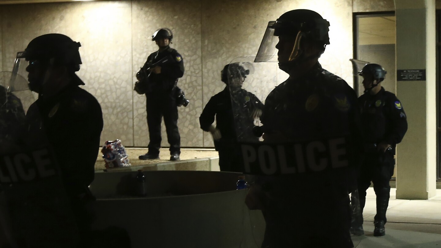 court-strikes-down-limits-on-filming-of-police-in-arizona