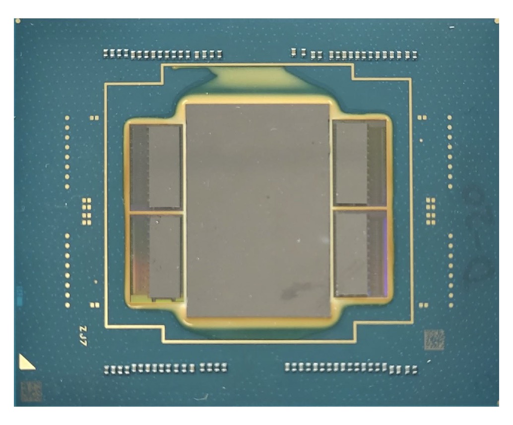 intel-shows-8-core-528-thread-processor-with-silicon-photonics