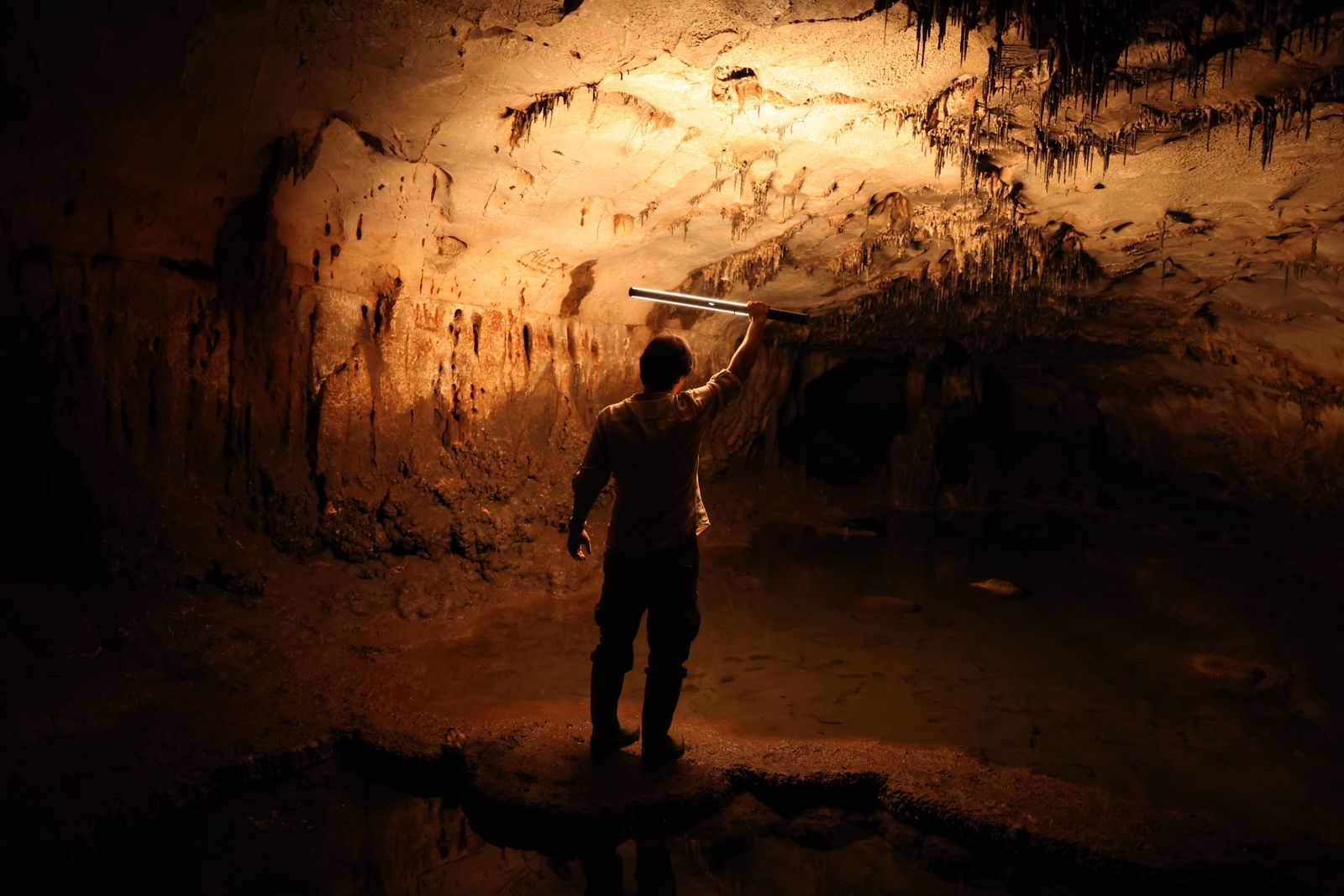 archaeologists-discover-more-than-100-ancient-drawings-in-a-spanish-cave