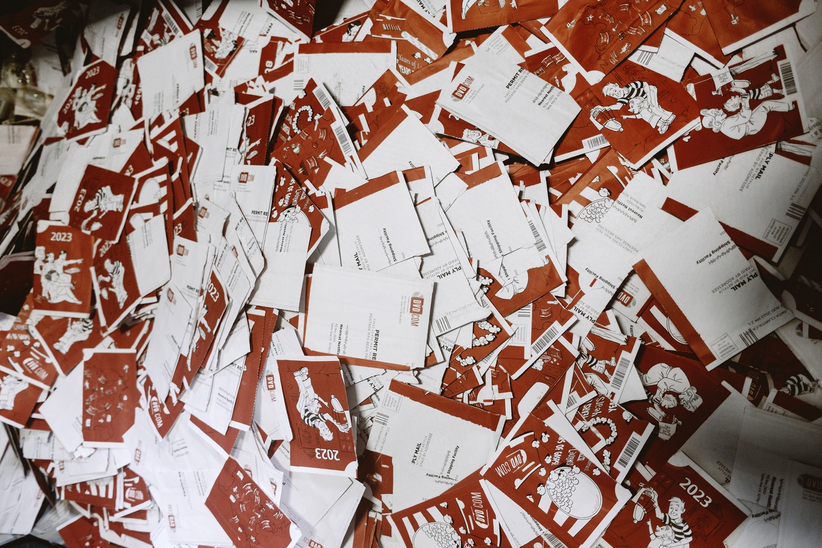 netflix-prepares-to-send-its-final-red-envelope