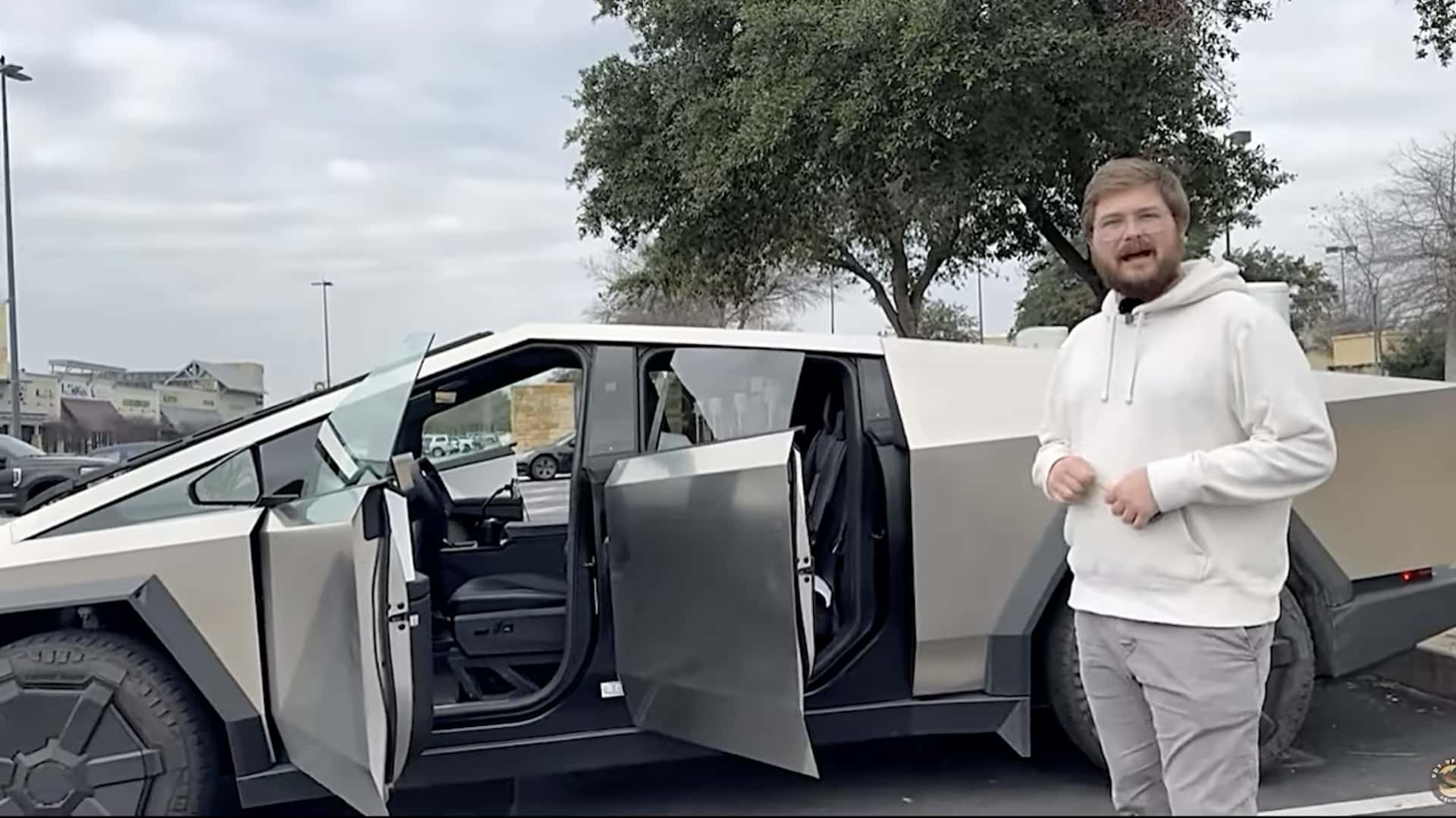 is-the-tesla-cybertruck-a-dud?-an-experienced-ev-reviewer-thinks-so