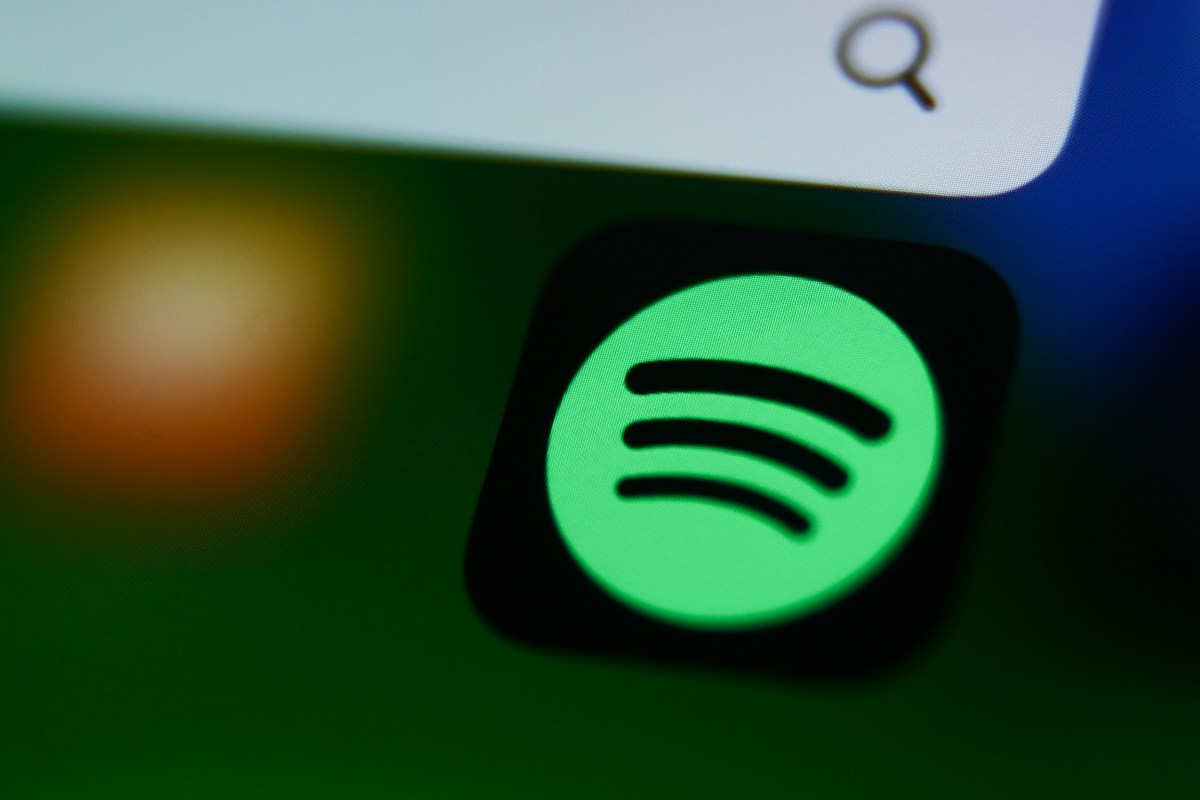 spotify-calls-apple’s-dma-compliance-plan-‘extortion”complete-and-total-farce’