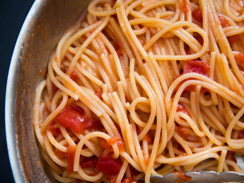 the-right-way-to-sauce-pasta-(2016)
