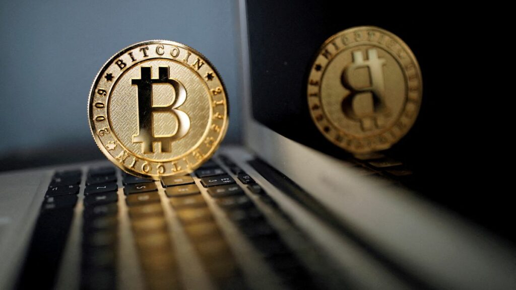 men-hand-over-bitcoins-worth-two-billion-euros-to-german-federal-police