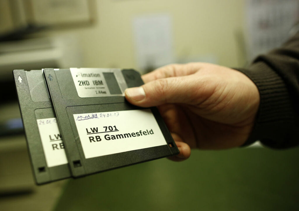 japan-will-no-longer-require-floppy-disks-for-submitting-some-official-documents