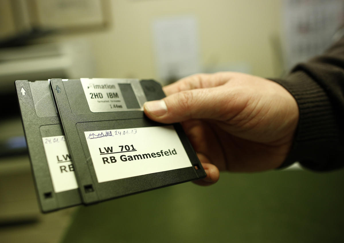 japan-will-no-longer-require-floppy-disks-for-submitting-some-official-documents