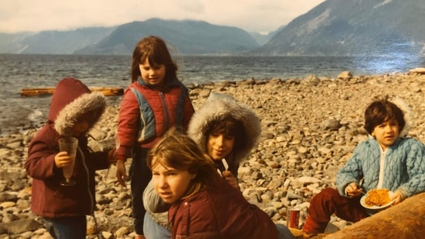 cousins-are-disappearing.-is-this-reshaping-the-experience-of-childhood?