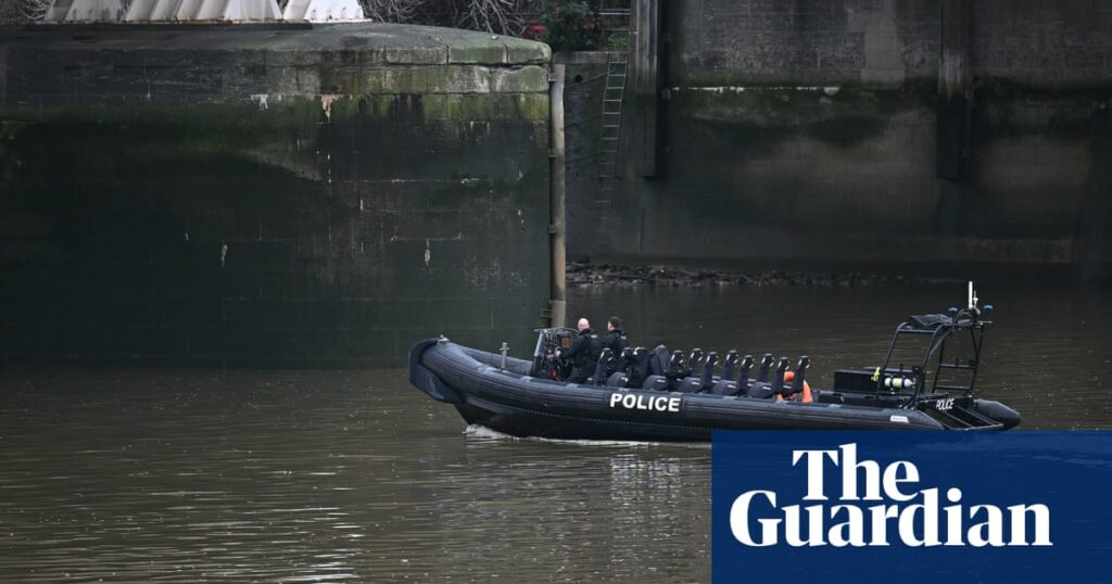 the-cruel-thames:-the-job-of-pulling-bodies-from-a-dark,-dangerous-river