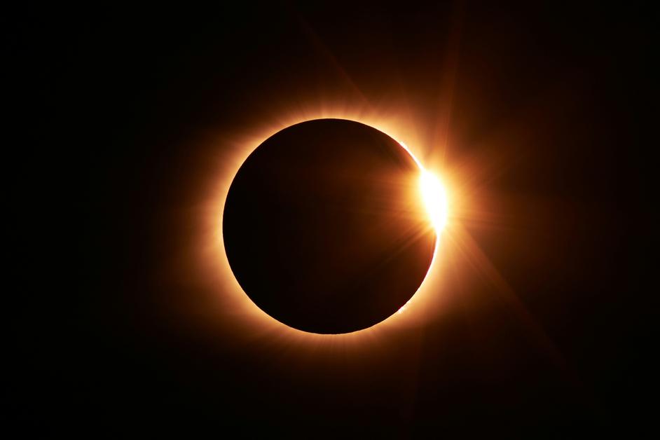 eclipse-viewing-at-30k-feet:-delta-to-offer-path-of-totality-flight