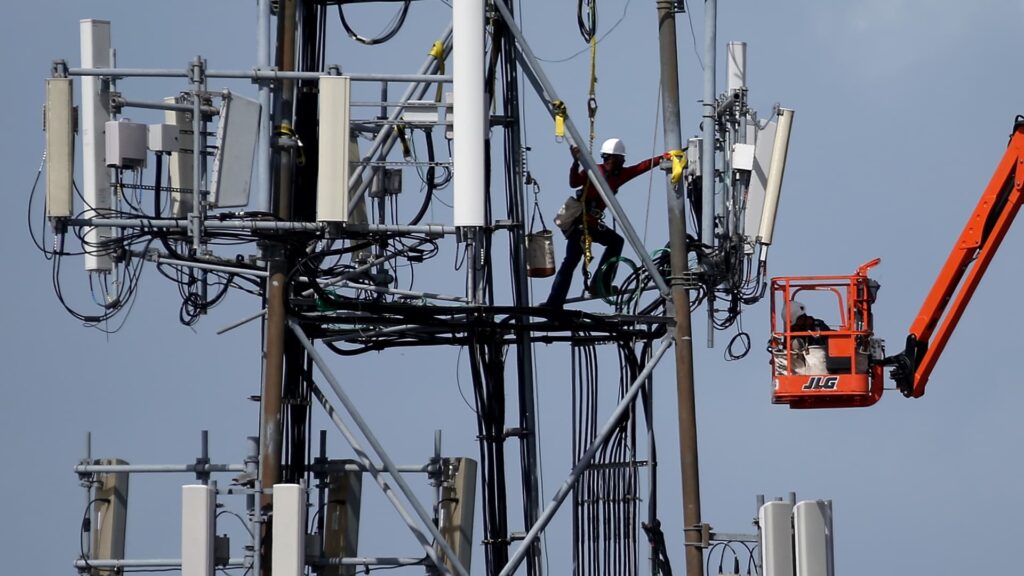 cellular-outage-in-us.-hits-at&t,-t-mobile-and-verizon-users