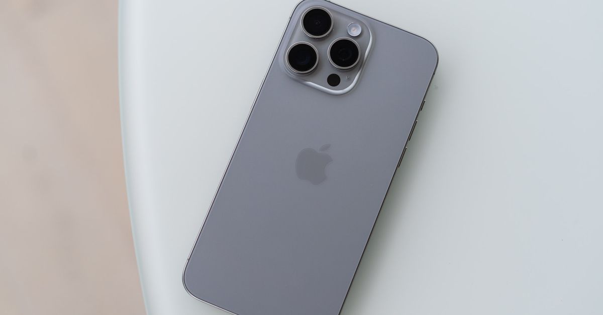 apple-will-cut-off-3rd-party-appstore-updates-if-iphone-is-not-in-eu-for-a-month