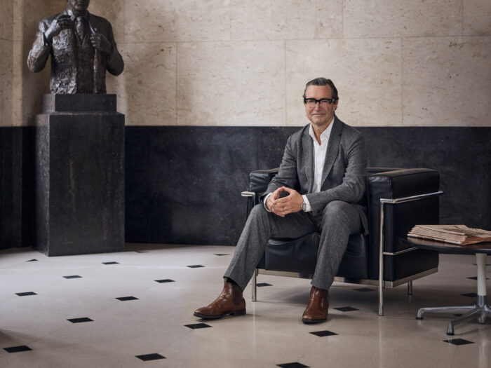the-ft’s-chief-executive-on-ai,-“loyalist”-readers,-and-its-us.-expansion