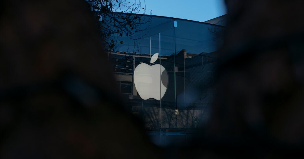 us.-sues-apple,-accusing-it-of-maintaining-an-iphone-monopoly