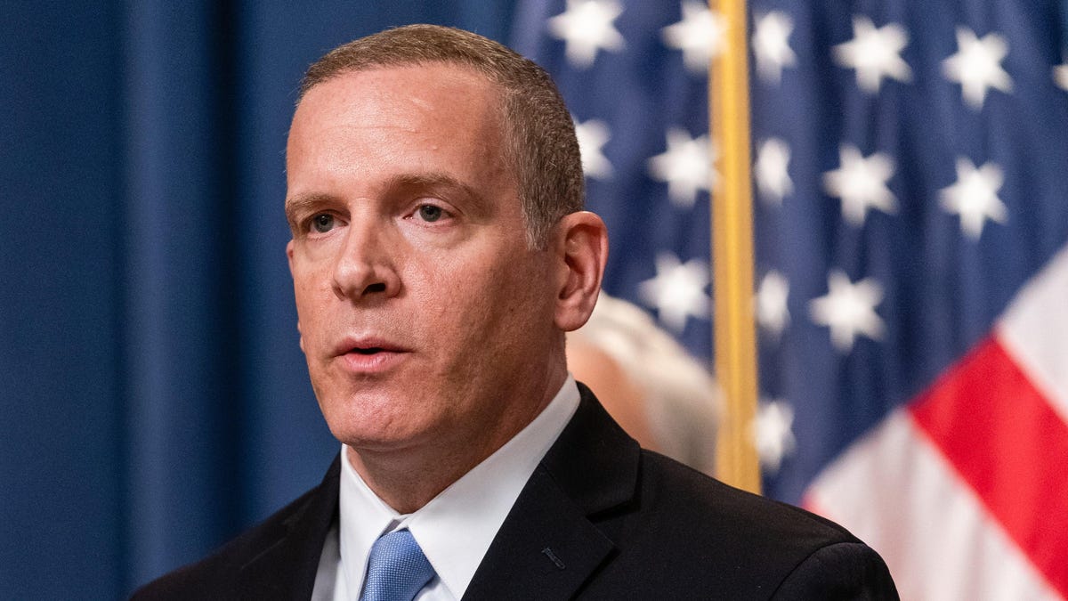 leaked-fbi-email-reportedly-shows-desperation-to-justify-warrantless-wiretaps