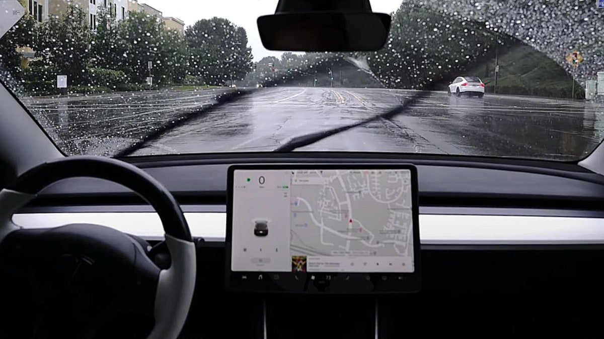tesla-auto-wipers:-why-they-don’t-work-and-why-there-isn’t-an-easy-fix