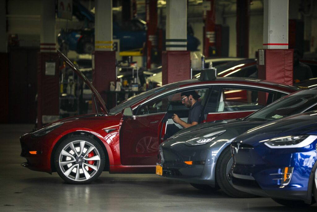 tesla-owners-file-class-action-alleging-repair,-parts-monopoly