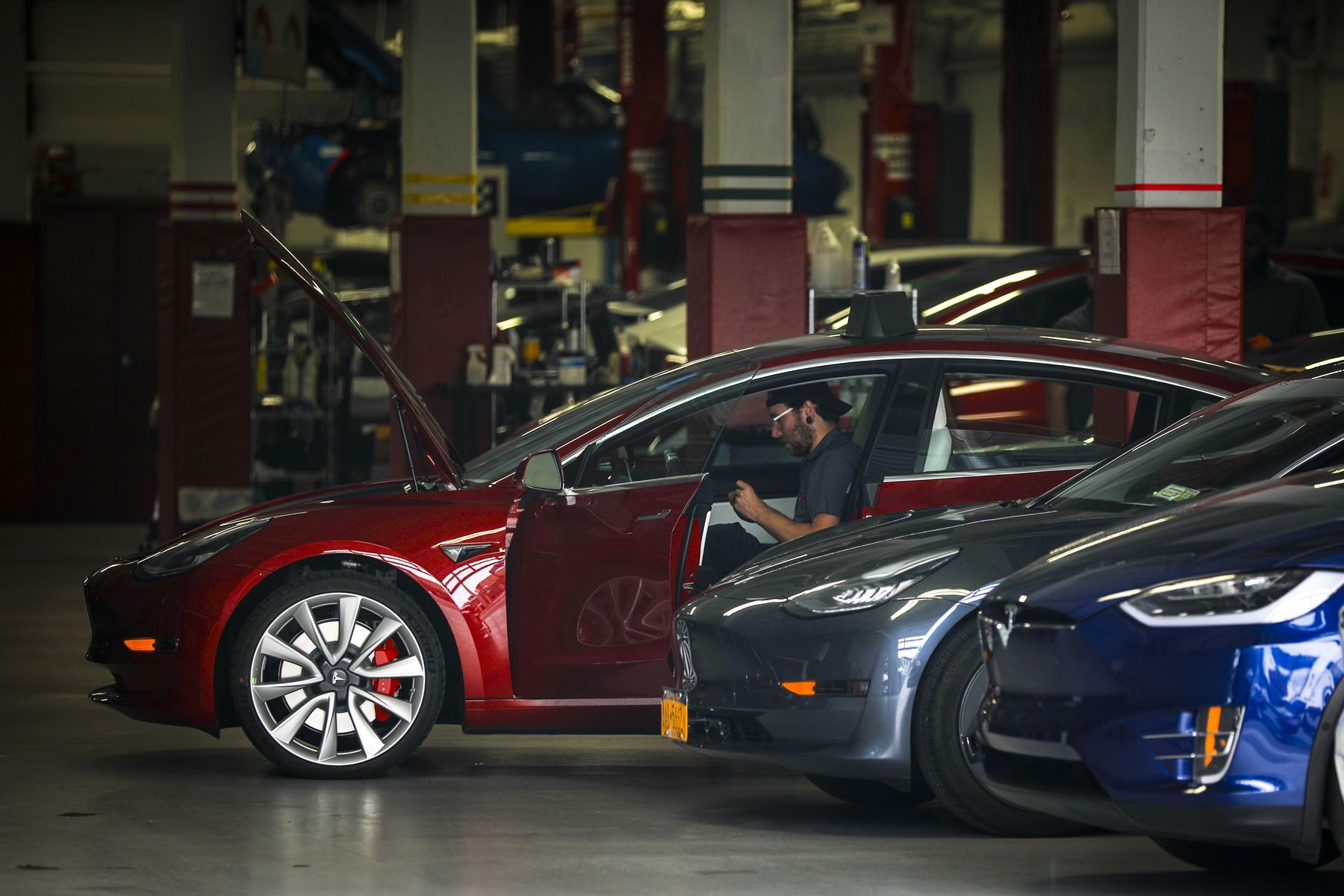 tesla-owners-file-class-action-alleging-repair,-parts-monopoly