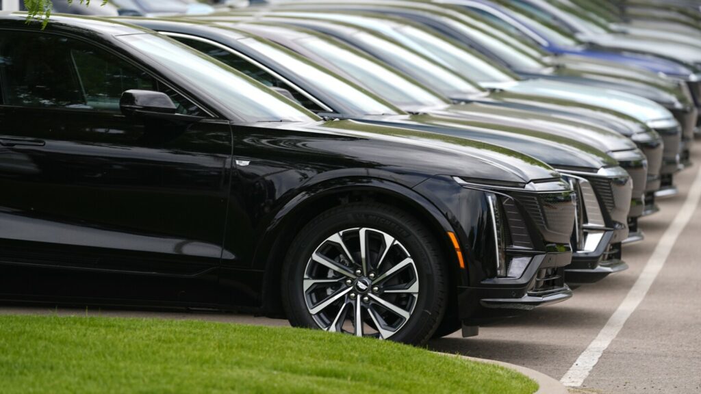 car-dealerships-revert-to-pens-and-paper-after-cyberattacks-on-software-provider