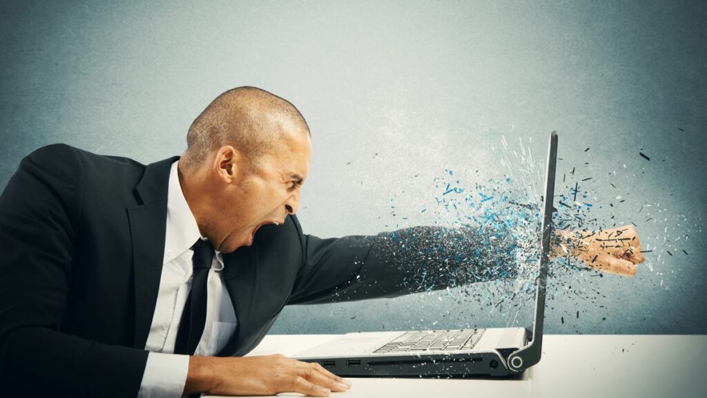 microsoft-pauses-windows-11-update-as-it’s-sending-some-pcs-into-infinite-reboot