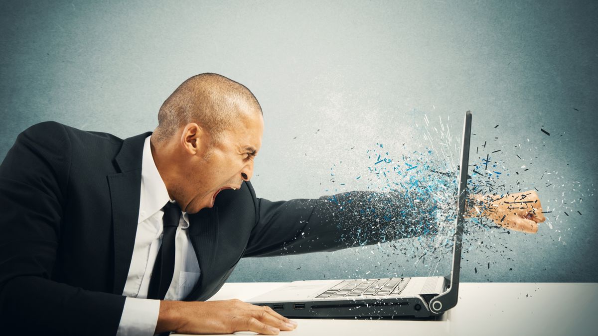 microsoft-pauses-windows-11-update-as-it’s-sending-some-pcs-into-infinite-reboot