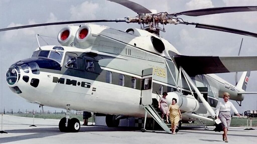 the-soviet-union’s-monster-mi-6-helicopter-airliner