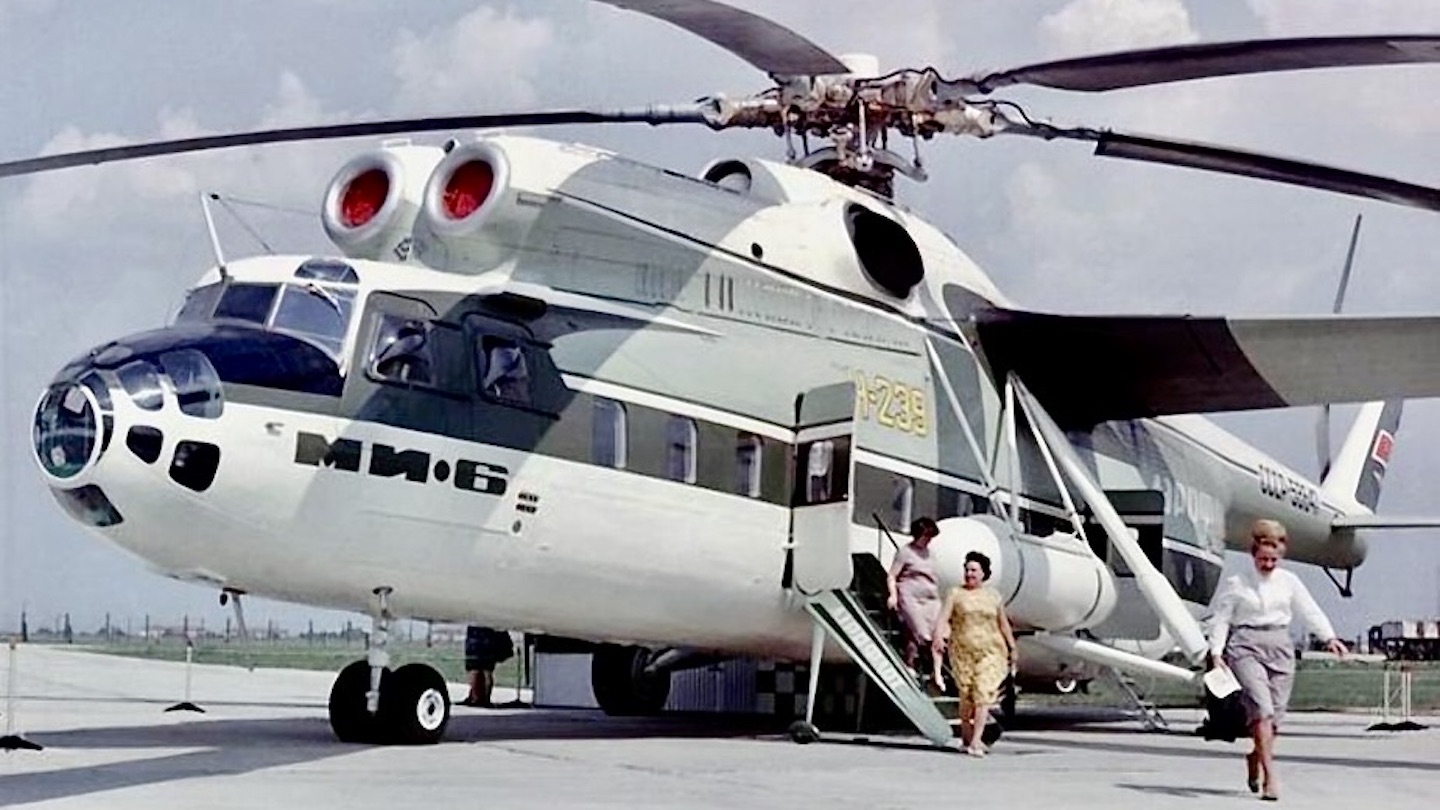 the-soviet-union’s-monster-mi-6-helicopter-airliner