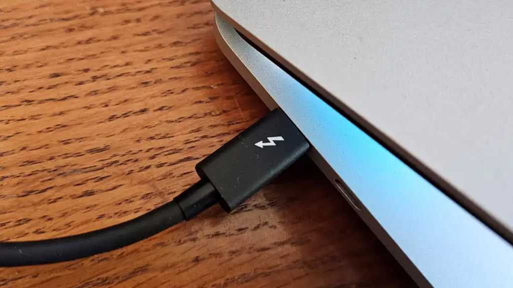 intel’s-thunderbolt-share-is-a-speedy-sneakernet-replacement-and-more