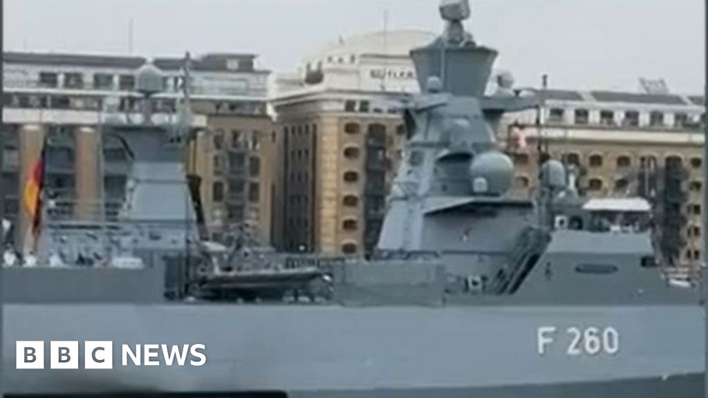 german-navy-blasts-out-darth-vader-theme-on-thames