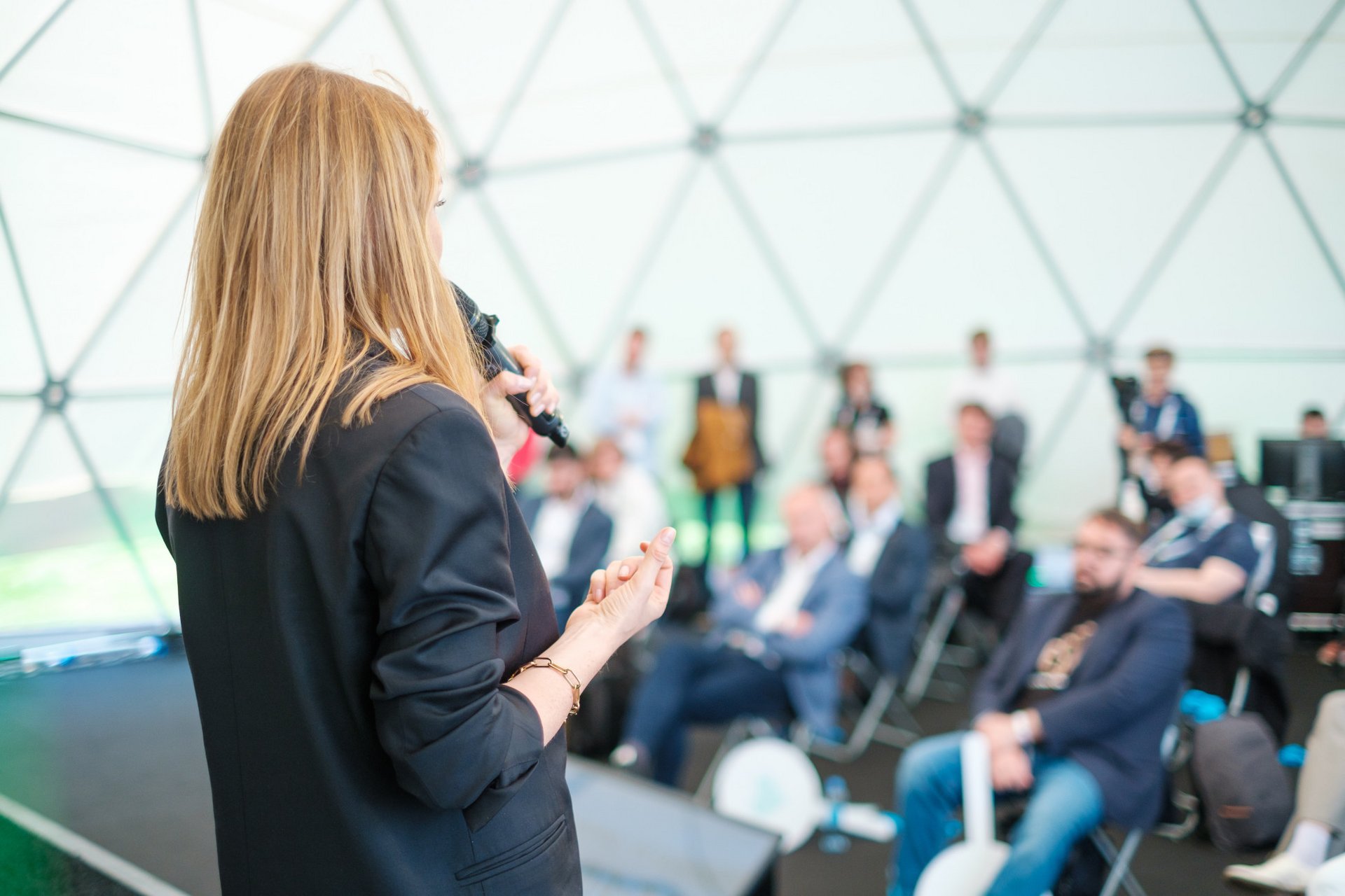 the-power-of-attraction:-how-beauty-influences-startup-investments