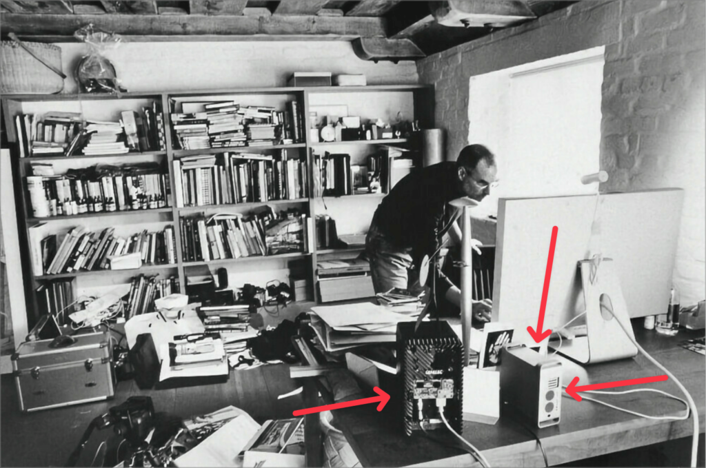 i-always-found-this-picture-of-steve-jobs-in-his-home-office-fascinating