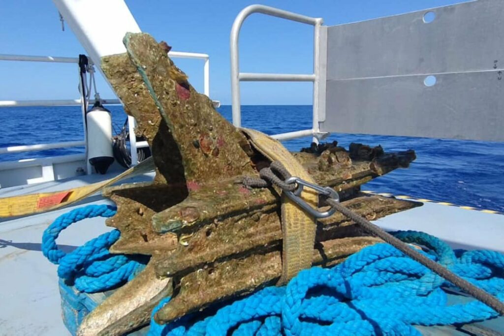 deepwater-sub-recovers-roman-battering-ram-used-in-carthage-in-punic-wars-battle