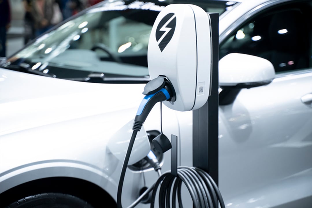 electric-vehicle-battery-prices-are-expected-to-fall-almost-50%-by-2026