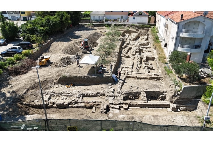 remains-of-a-3,500-year-old-ancient-greek-structure-found-in-croatia