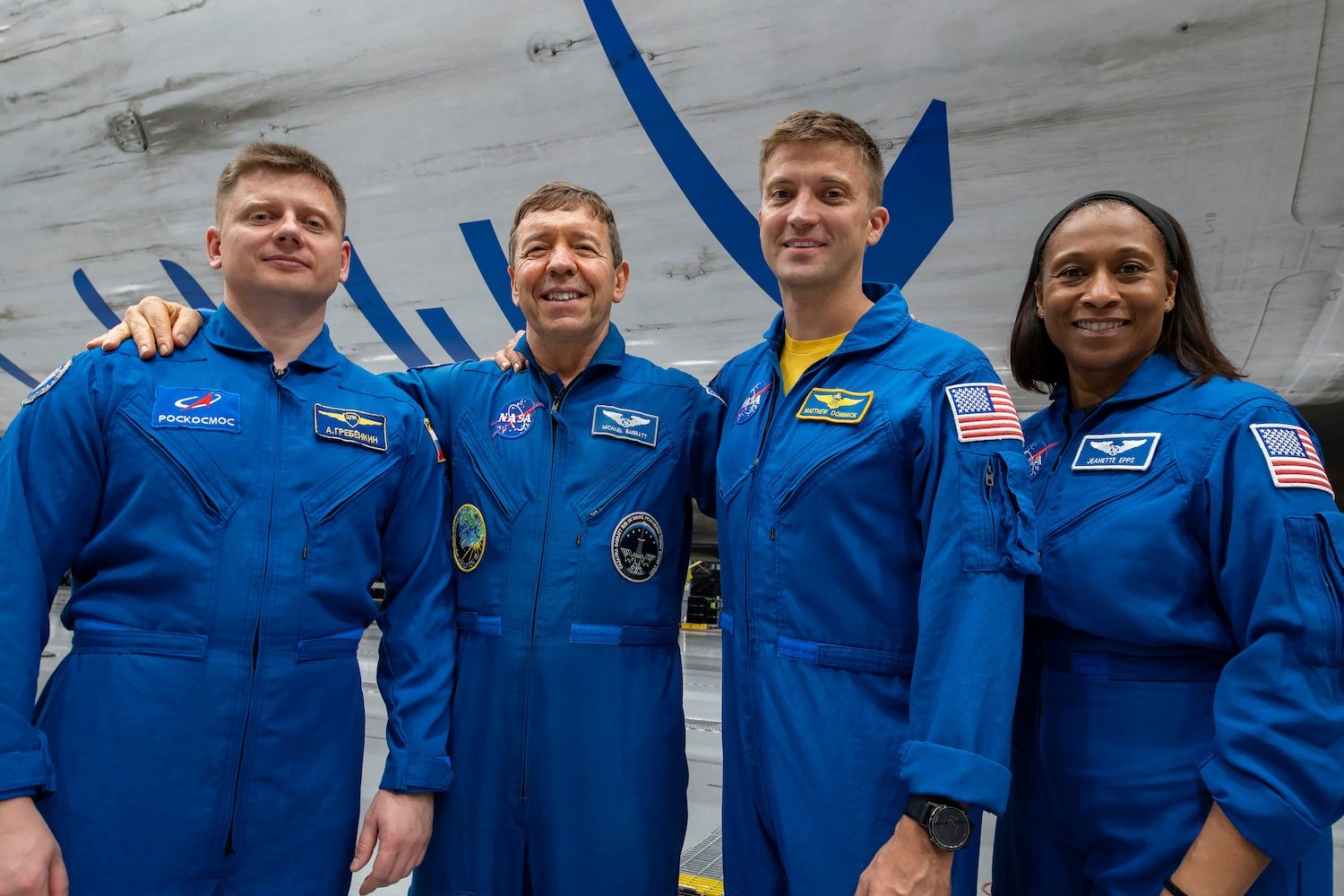nasa-remains-silent-on-why-crew-went-to-hospital-after-dragon-splashdown