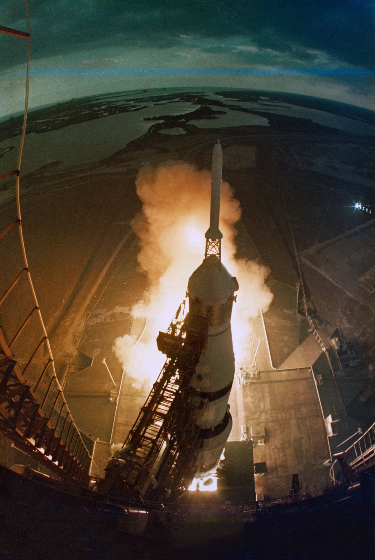 we-built-the-saturn-v-(2017)