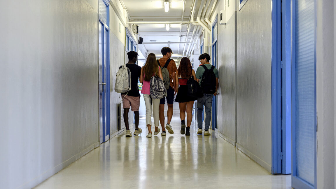 decline-in-teen-drug-use-continues,-surprising-experts