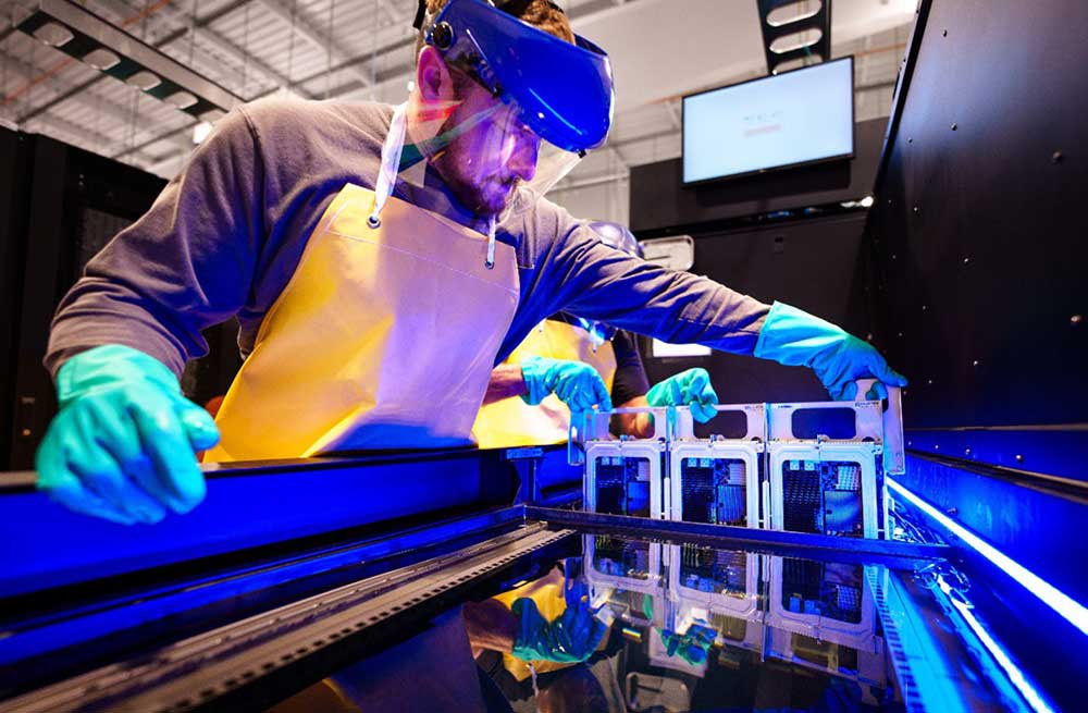 electrical-circuits-encased-in-fluid-may-reshape-data-center-design