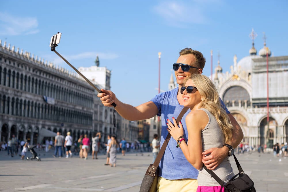 apple-auto-opts-everyone-into-having-their-photos-analyzed-by-ai-for-landmarks