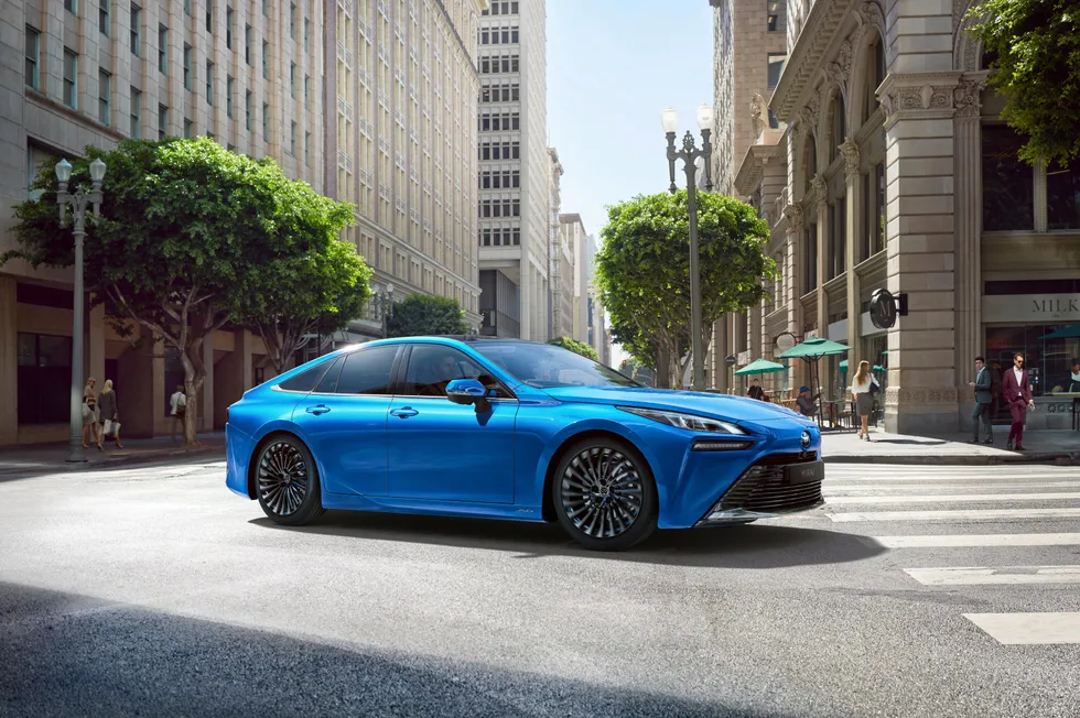 toyota-reduces-price-of-new-hydrogen-car-with-$15,000-of-free-fuel