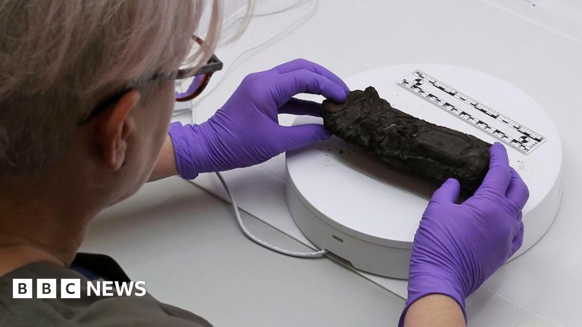 first-glimpse-inside-burnt-scroll-after-2k-years