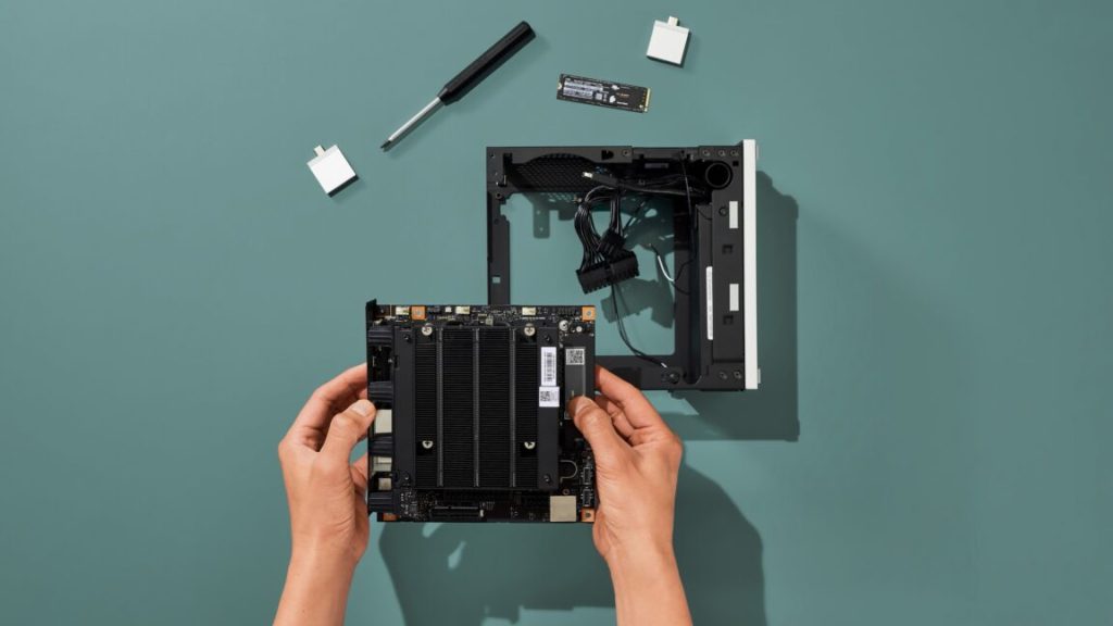 framework’s-first-desktop-is-a-strange–but-unique–mini-itx-gaming-pc