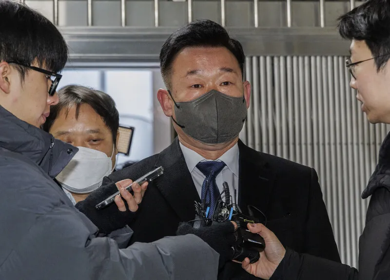 the-head-of-south-korea’s-guard-consulted-chatgpt-before-martial-law-was-imposed